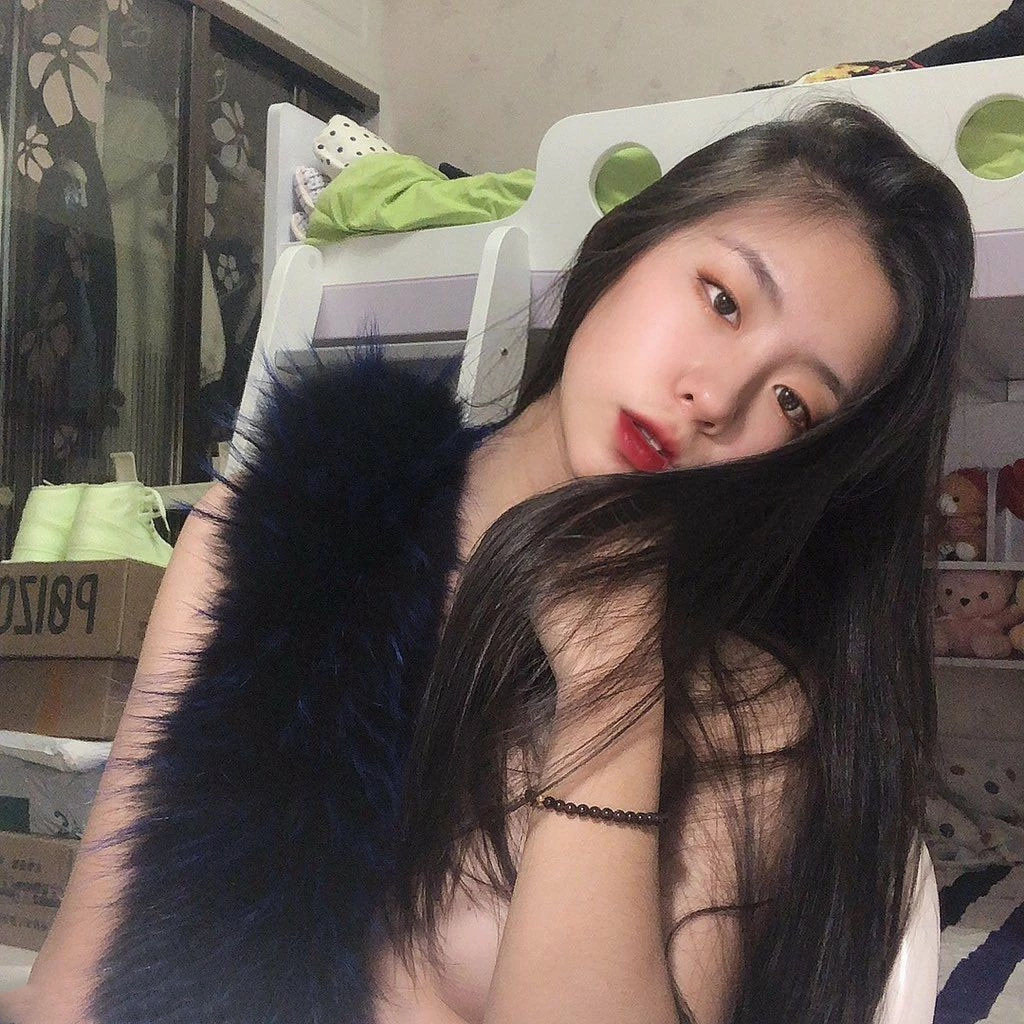 小骚货搔首弄姿诱惑我未果，又扒开下面强力攻击，我沦陷了...[13P]