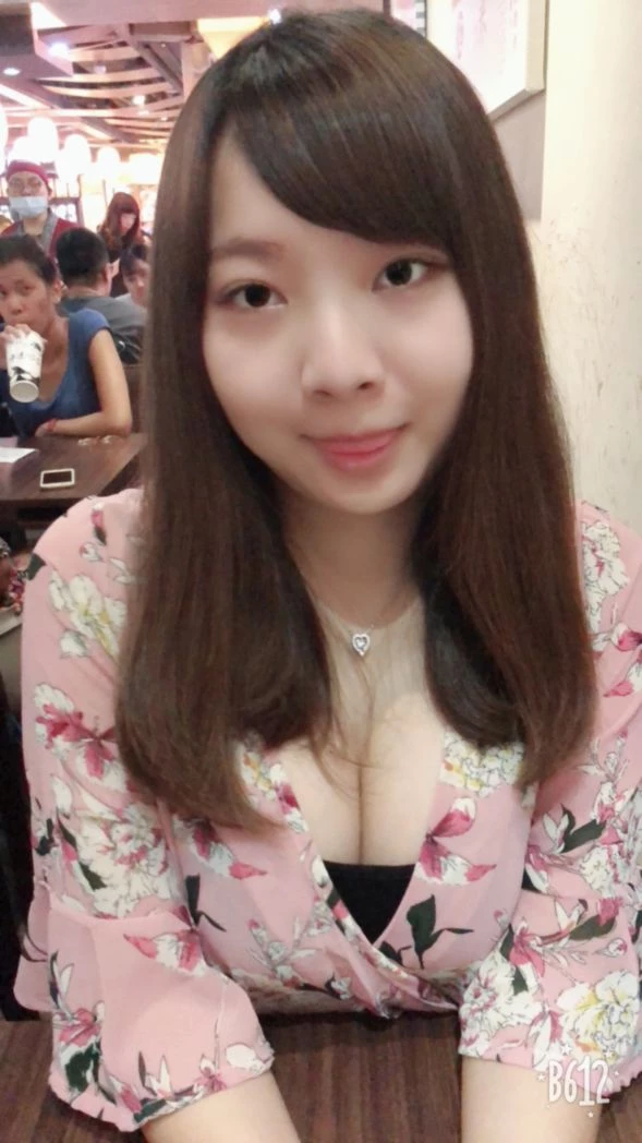 优质小情侣私拍被曝光～大波露脸妹长相清纯漂亮看不出这麽骚[18P]