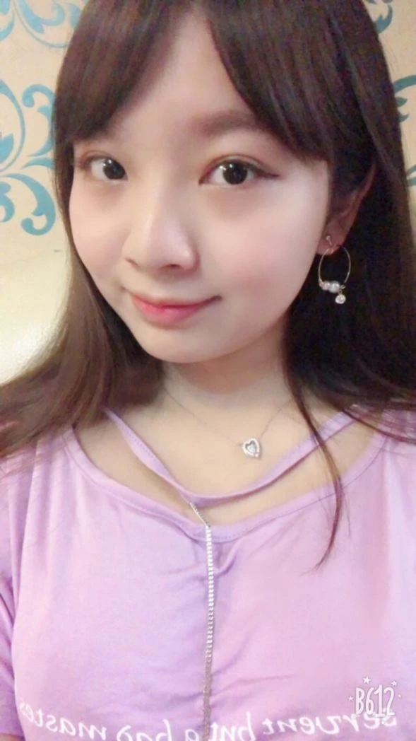 优质小情侣私拍被曝光～大波露脸妹长相清纯漂亮看不出这麽骚[18P]