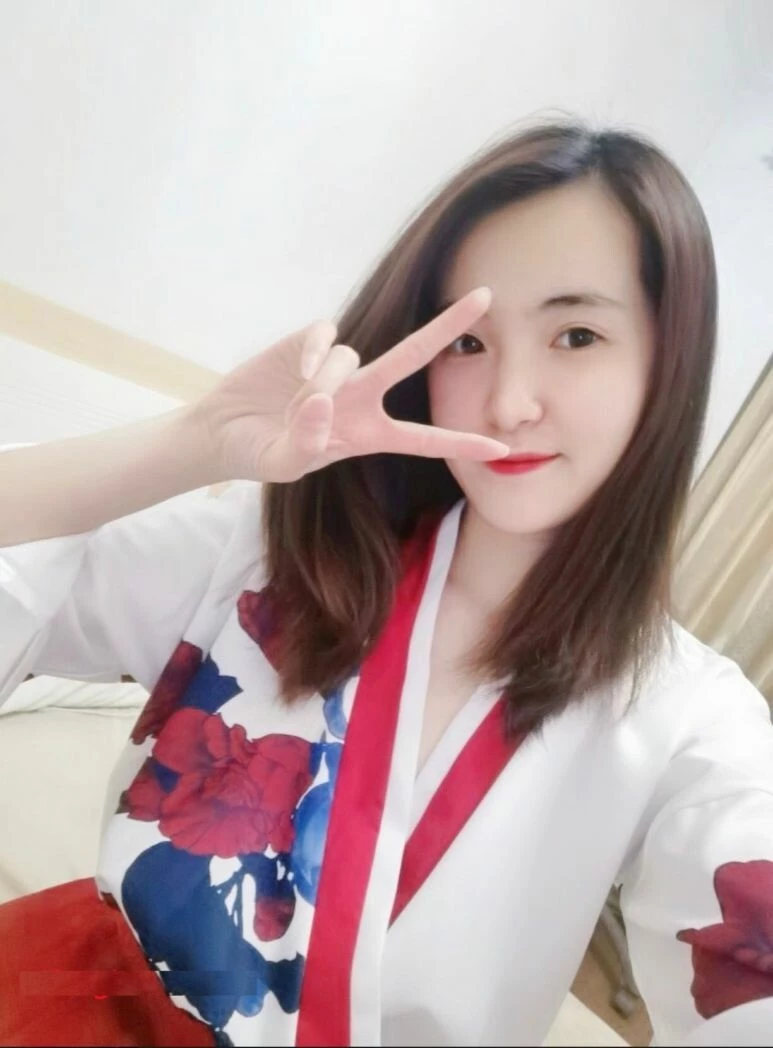 这圆润的鹅蛋脸那么欲望，先舔下脚趾给主人［11P］