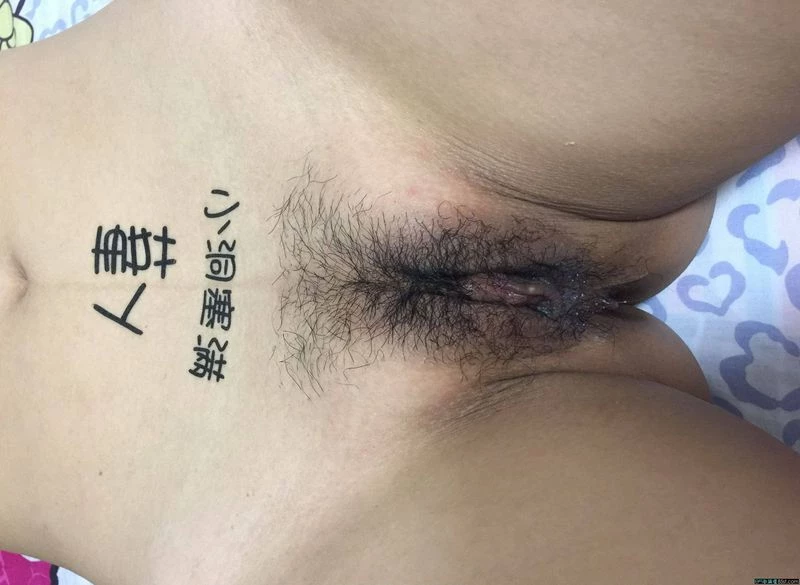 自家骚货无法满足，需要肌肉男大鸡巴勐草[12P]