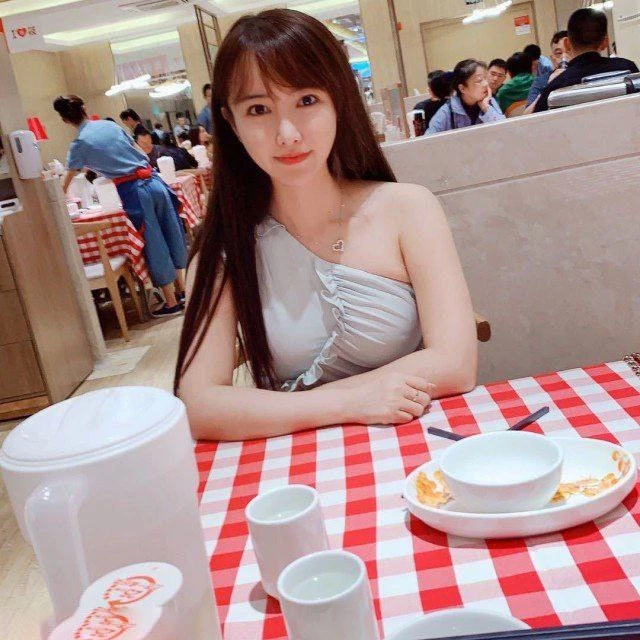 前女友移民了，回国后又找我一通happy[13P]