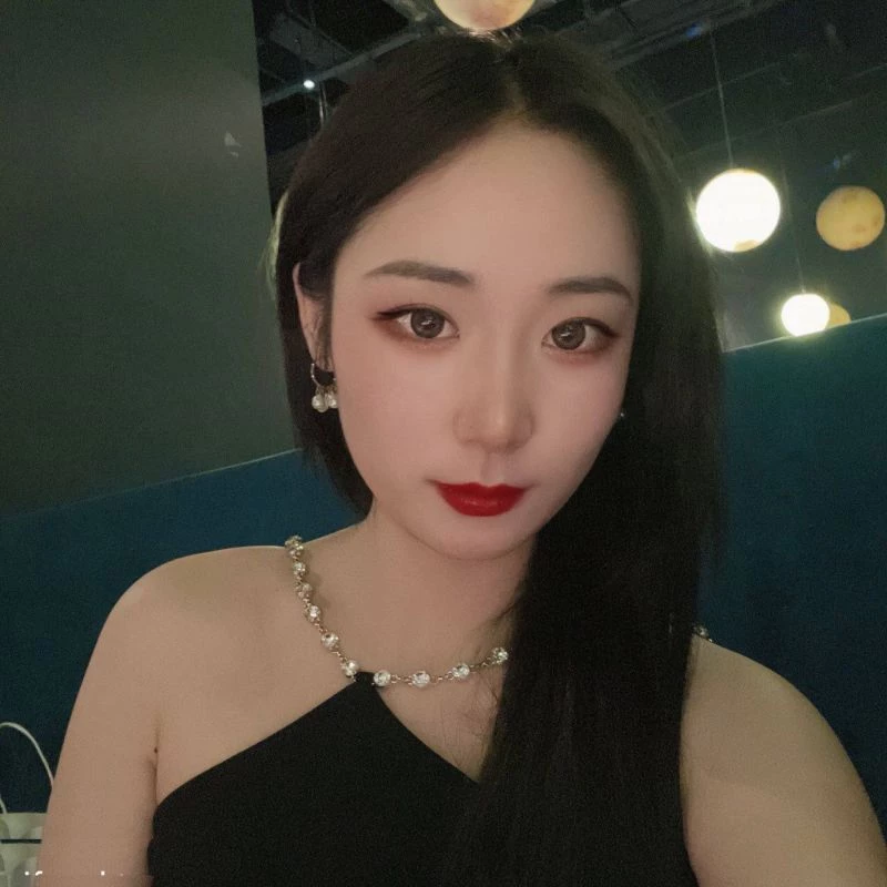真是漂亮的姐姐，性感诱人，很想舔一舔她的小逼[19P]