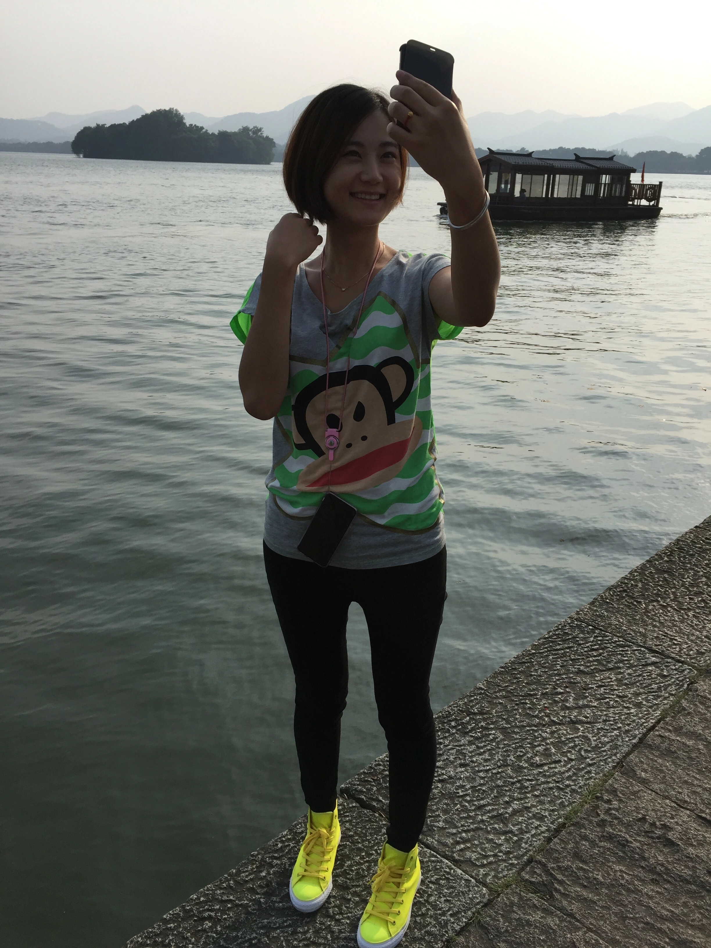 带别人女友出差，摸下逼逼，哇，有水［11P］