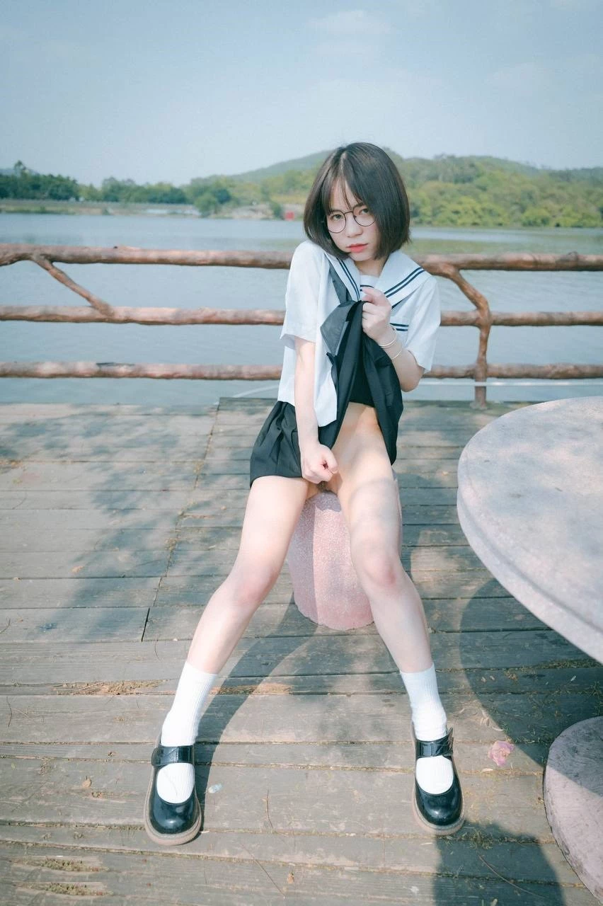 女主的身材属于微胖，皮肤很白[19P]