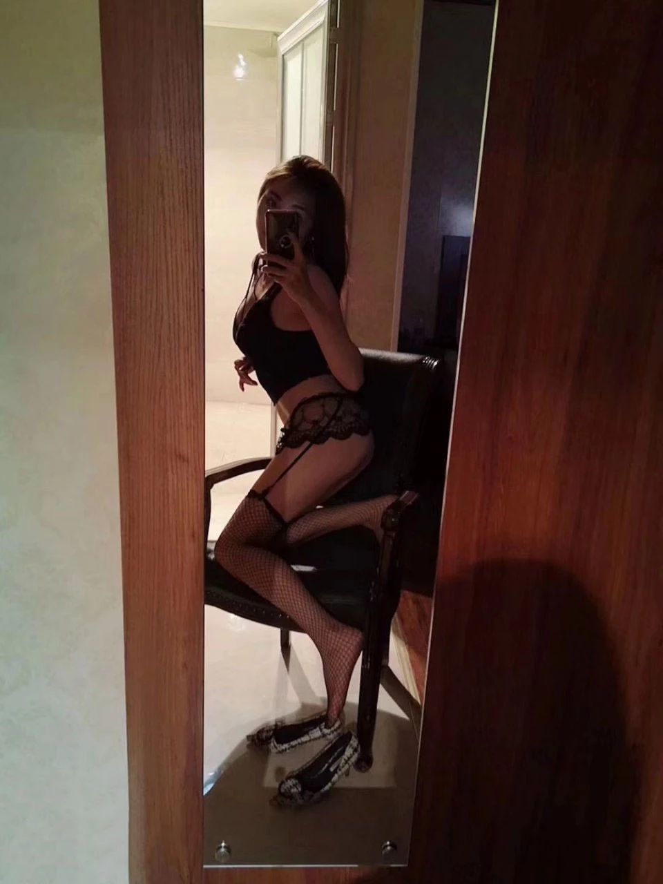 女友骚气又爱玩[11P]