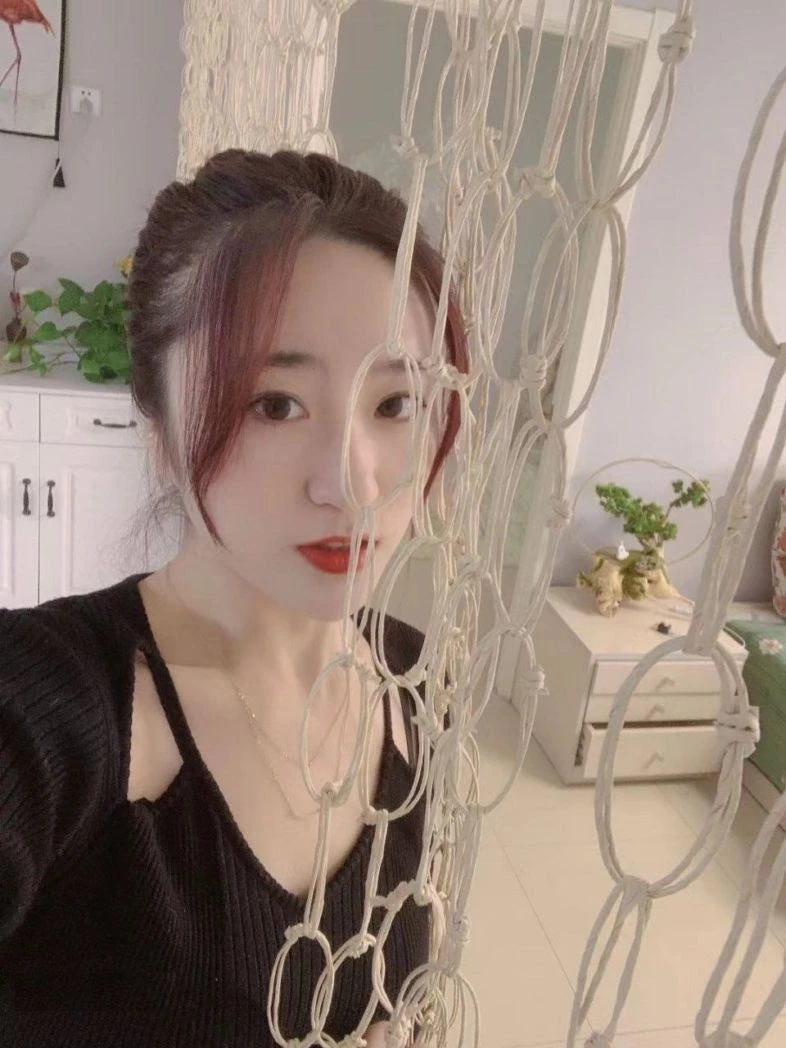 穿上衣服是知性白领 脱光衣服就是性感少妇[19P]