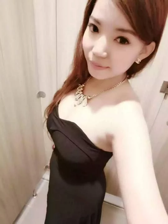 脸还可以啦！小穴很紧[10P]