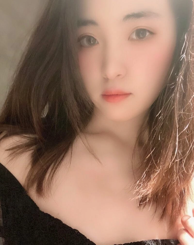 这圆润的鹅蛋脸那么欲望，先舔下脚趾给主人［11P］