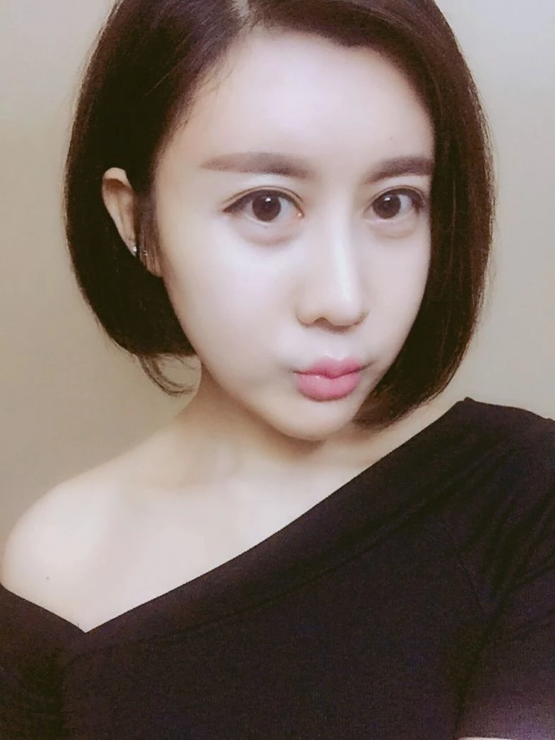 气质富婆不但有钱，而且还漂亮[21P]