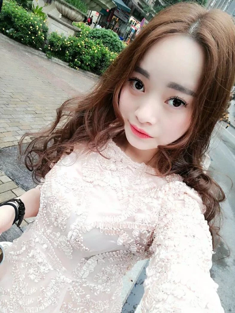 性欲旺盛，野性十足的骚女人，每次被三通才能满足[20P]