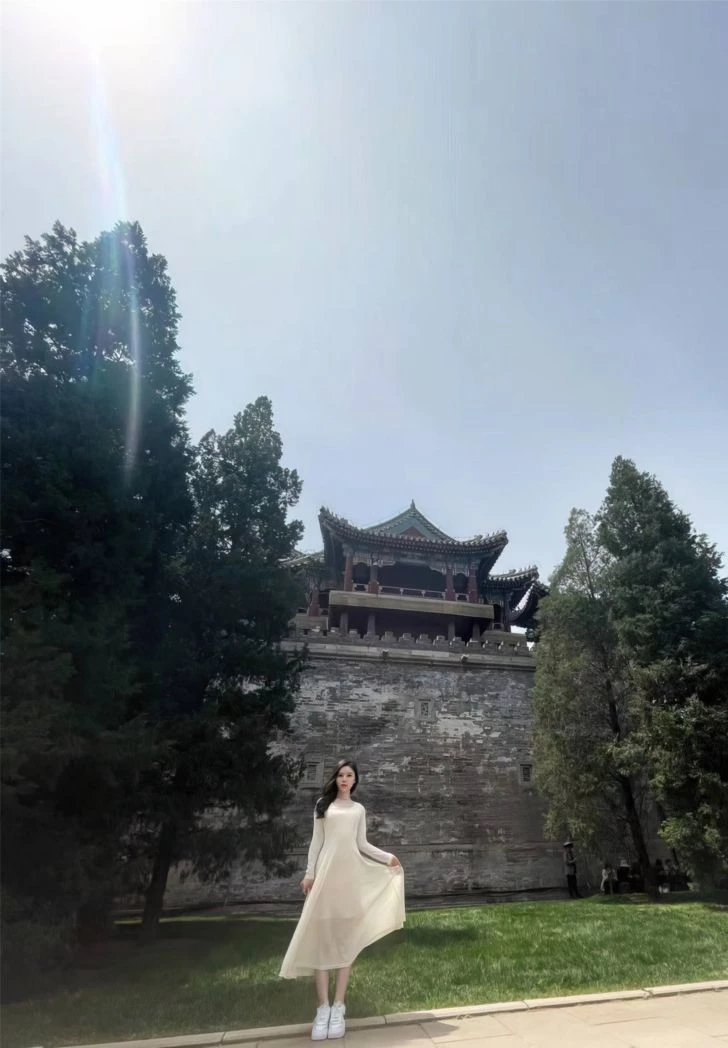 拥有200多万粉丝的女主播 屌丝的女神土豪的屌下母狗[24P]