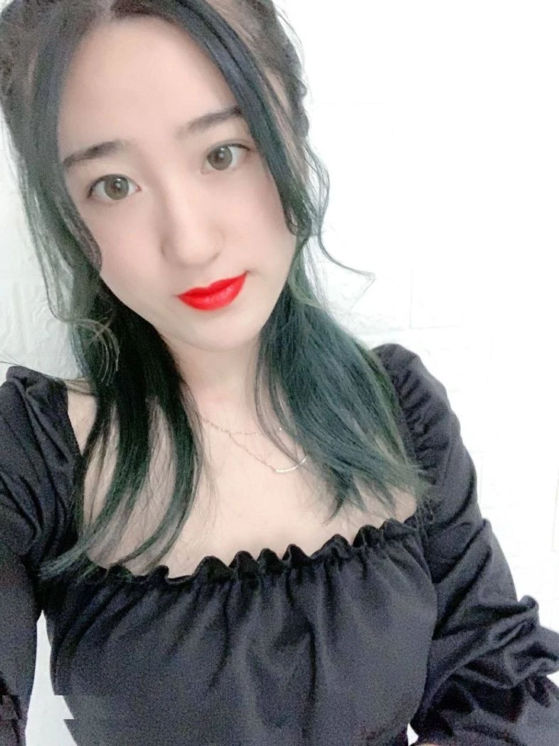穿上衣服是知性白领 脱光衣服就是性感少妇[19P]