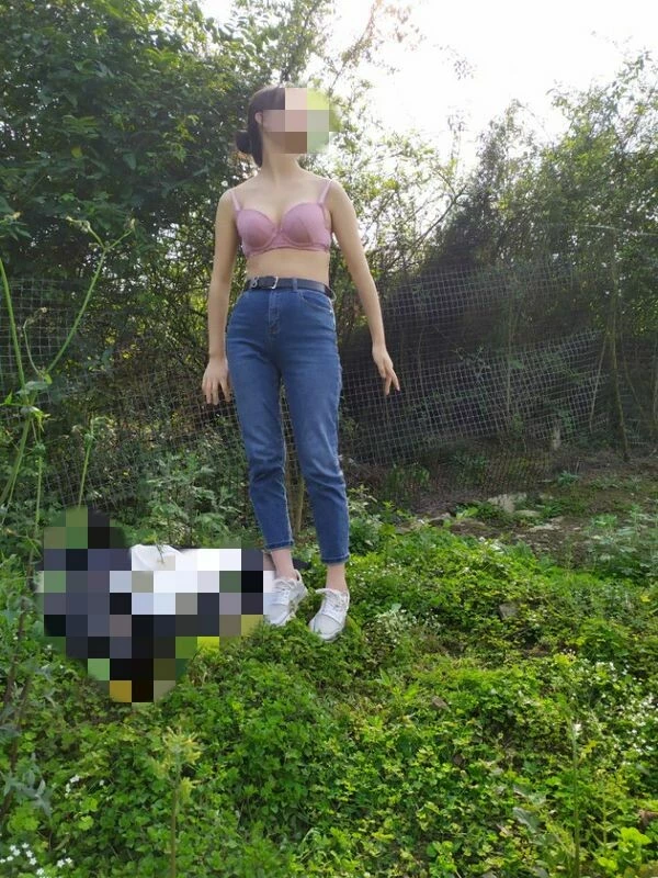 我的学霸女友，竟肯在郊外露出了［18P］