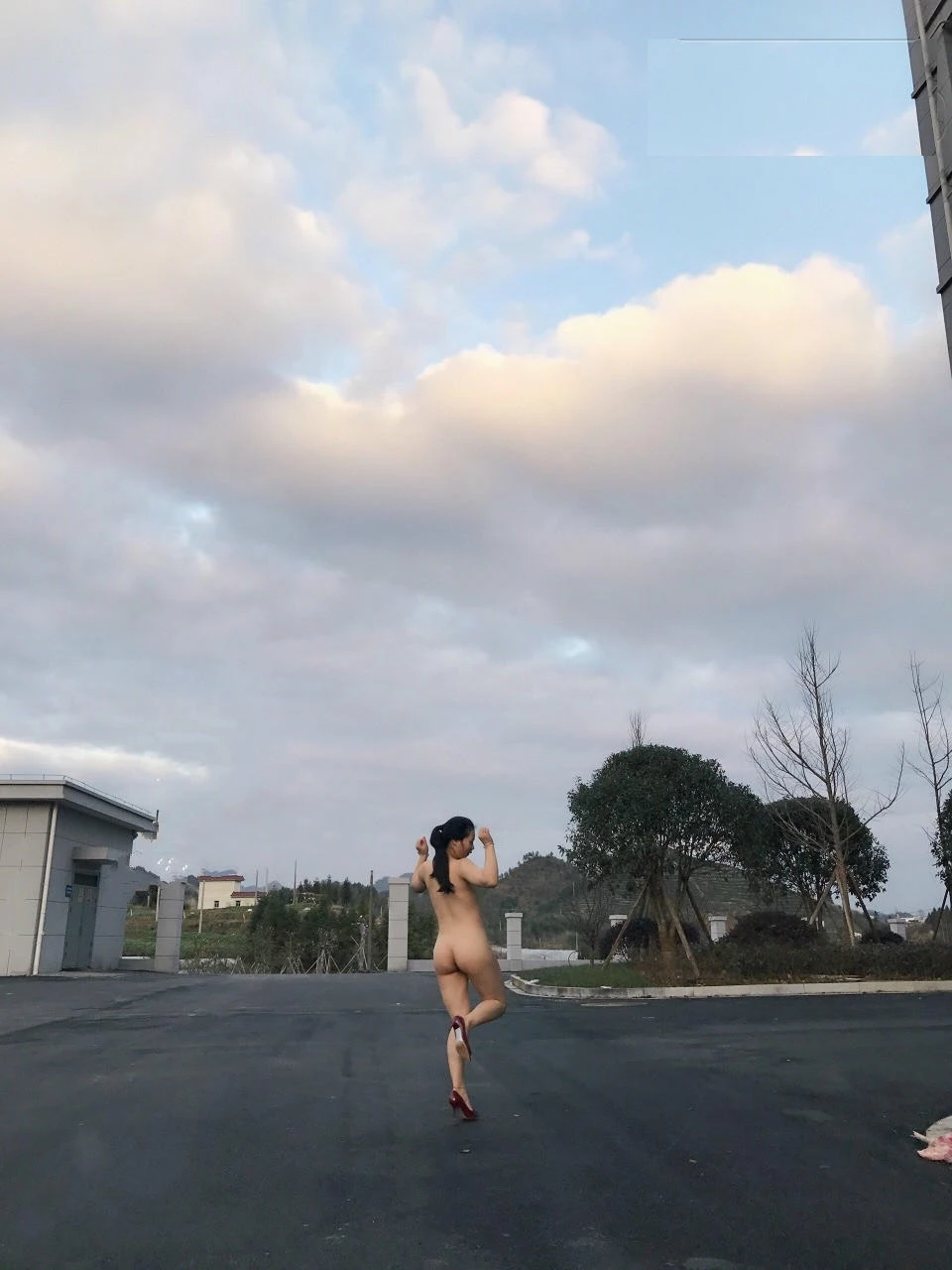 露出了[10P]