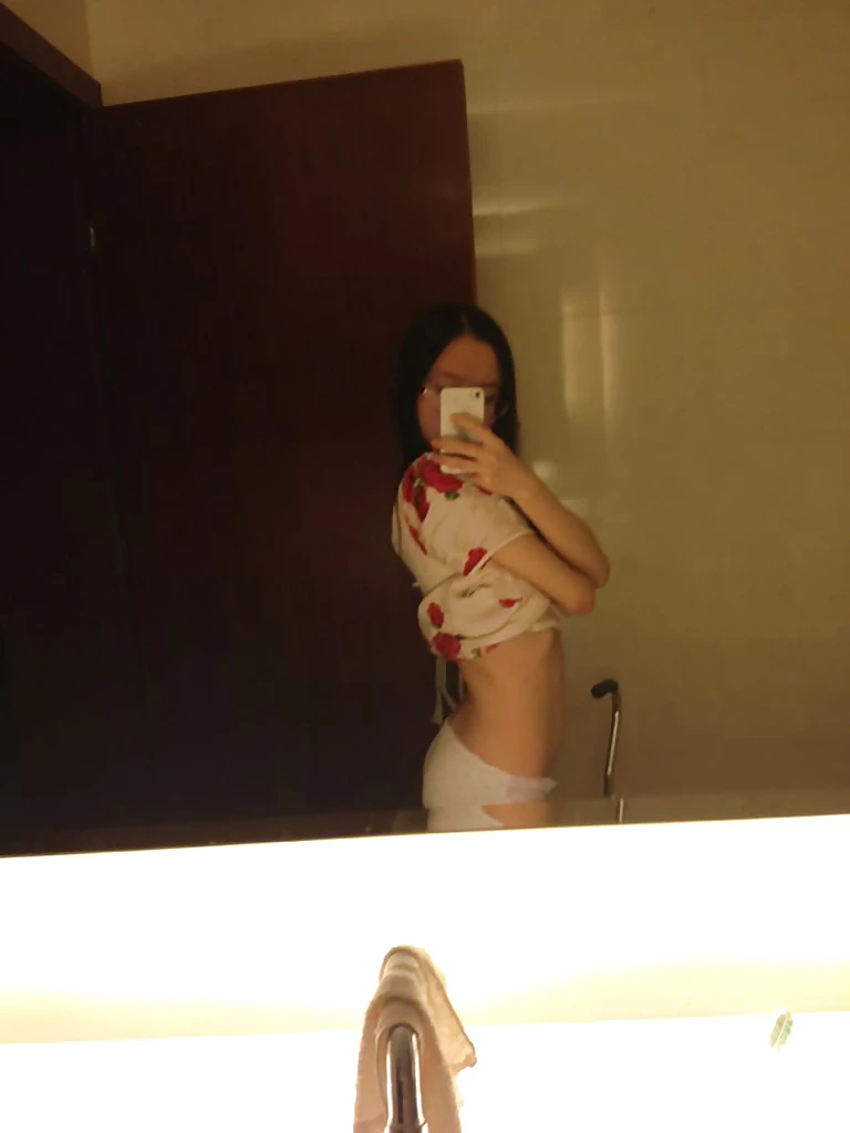 眼镜妹骚气十足[12P]