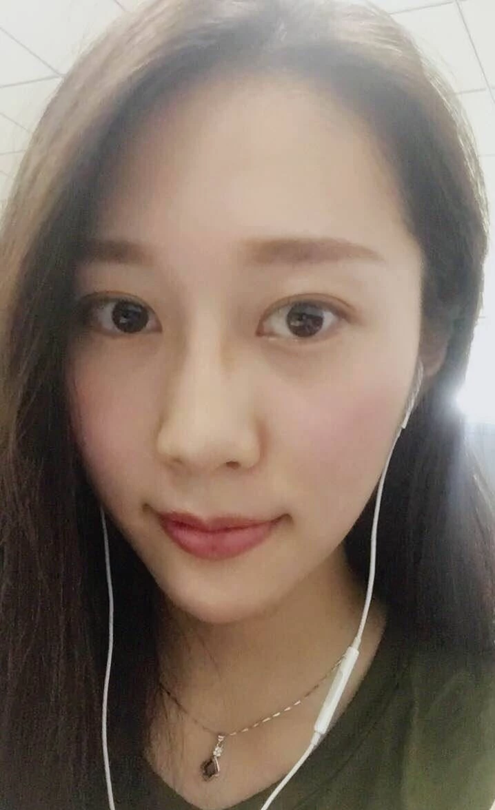 妹子容貌姣好,逼也干净，就是拍的有点少[19P]