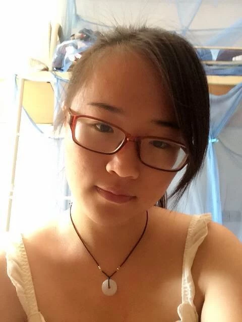 女的戴上眼镜还有些味道，青春，内骚，露脸[25P]