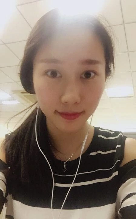 妹子容貌姣好,逼也干净，就是拍的有点少[19P]