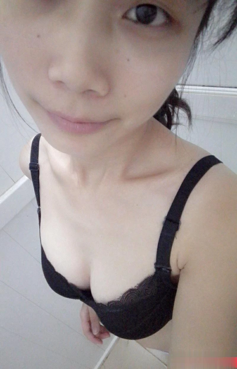骚女洗浴连拍，侵联删[12P]