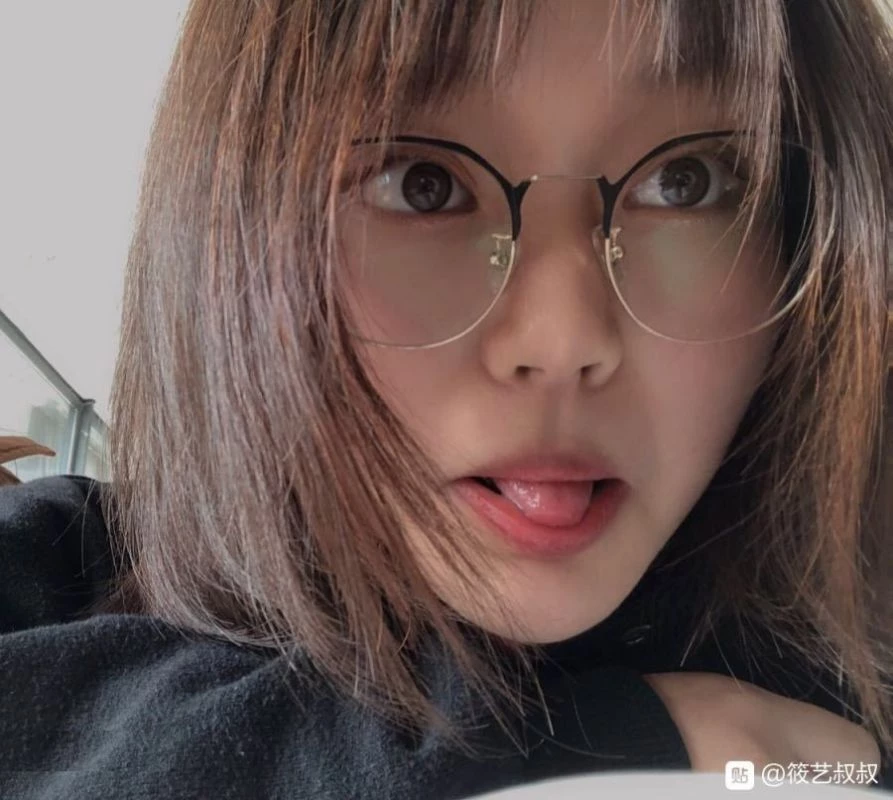 这大奶子，看着就好柔软啊，乳交的话，爽到爆[18P]