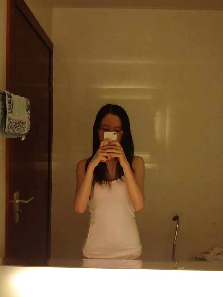 眼镜妹骚气十足[12P]