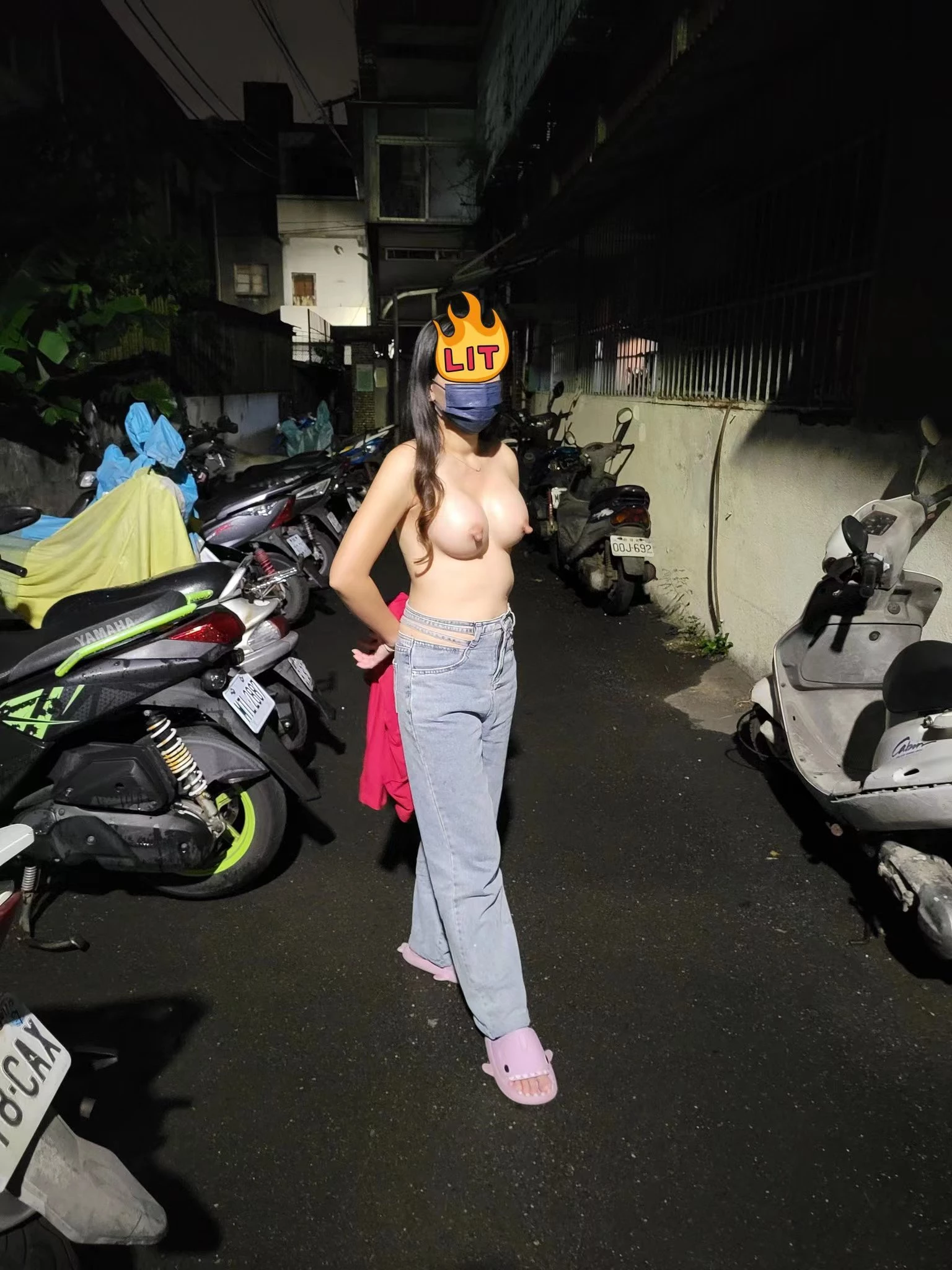 露出时的心情是既怕你看不见又担心你看见，但只要用心露出，那就是靓丽的风景线。[24P]