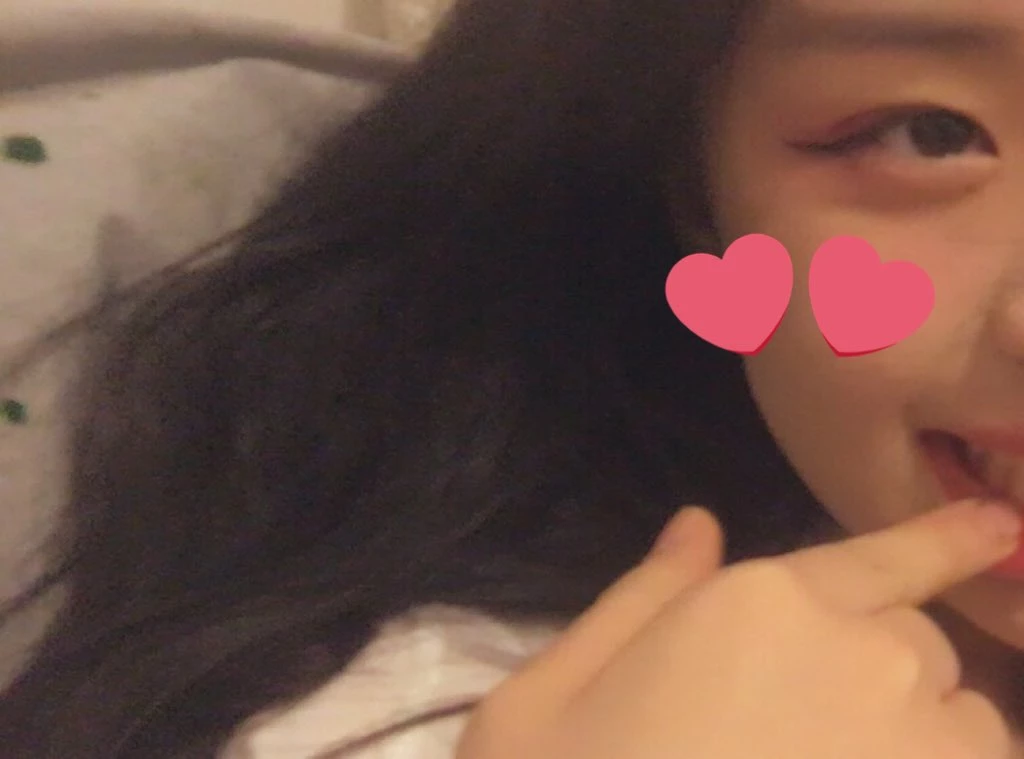 有酒窝的小甜妹，自慰扣逼，极品美乳嫩穴！[14P]