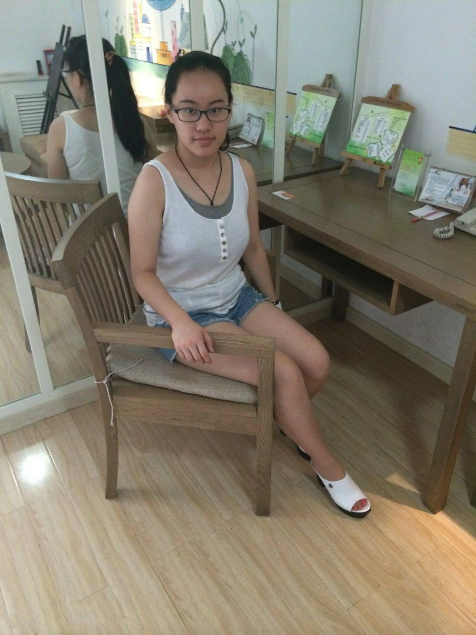 小女朋友胸巨大[10P]
