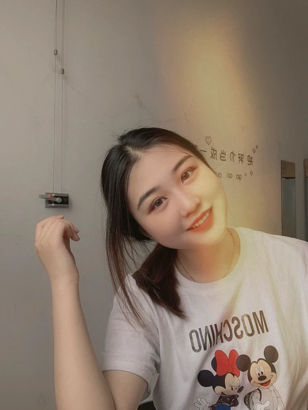 享受00后鲜美肉体［11P］