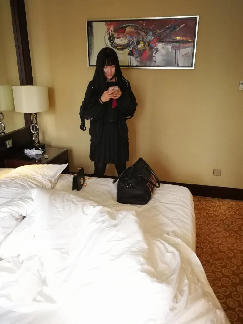 黑丝很美，女的也被搞得很爽了，到处都是女人流出的又白又粘的淫水[23P]