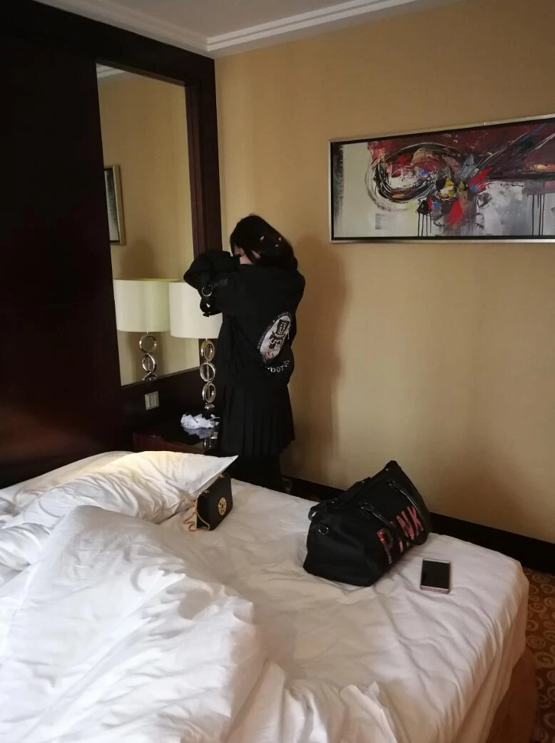 黑丝很美，女的也被搞得很爽了，到处都是女人流出的又白又粘的淫水[23P]