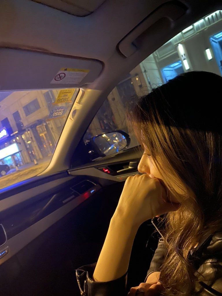 小姐姐爱吃鸡，一个还不够[11]