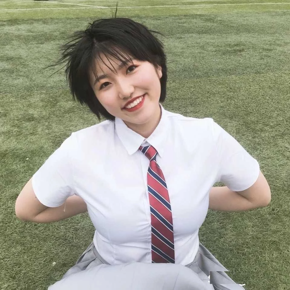 短发美女修长的美腿，圆润的屁股，简直太可人了[19P]