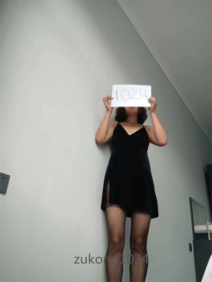 [原创][足控淫妻社]029 口罩原因 连投稿都只能女方单独完成了[30P]