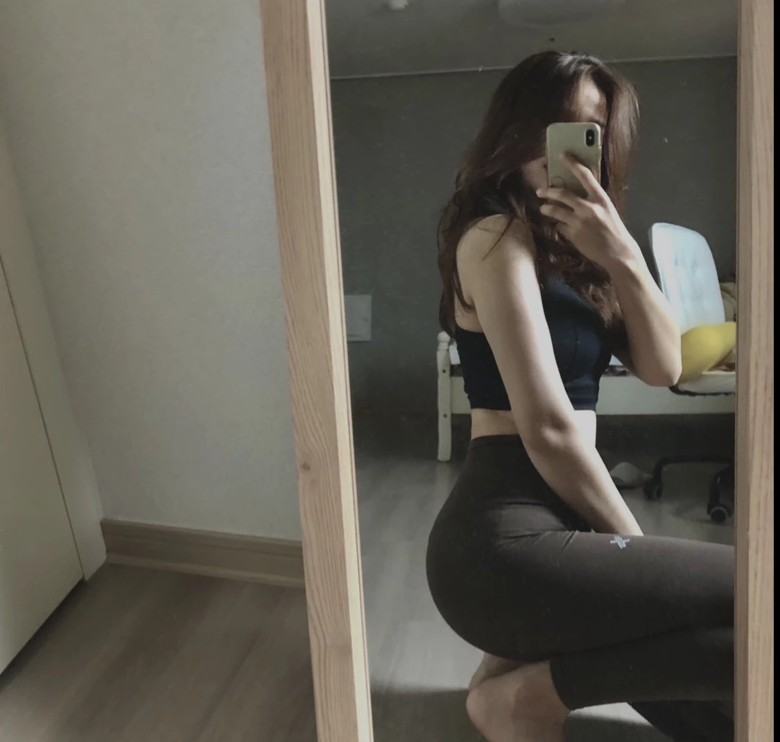 爱健身的女神，翘臀爆乳，摆出你最喜欢的后入姿势！[15P]