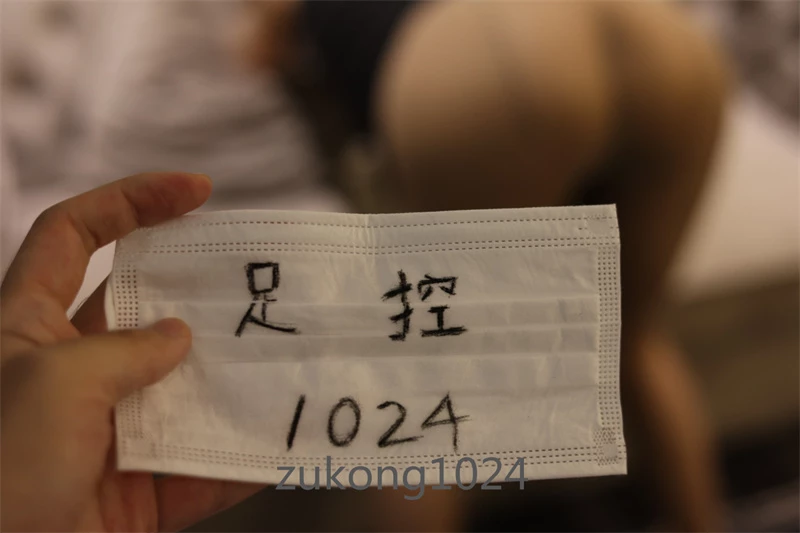 [原创][足控淫妻社]红唇 美乳 细腰 翘臀 兄弟这炮友真的很优秀[20P]