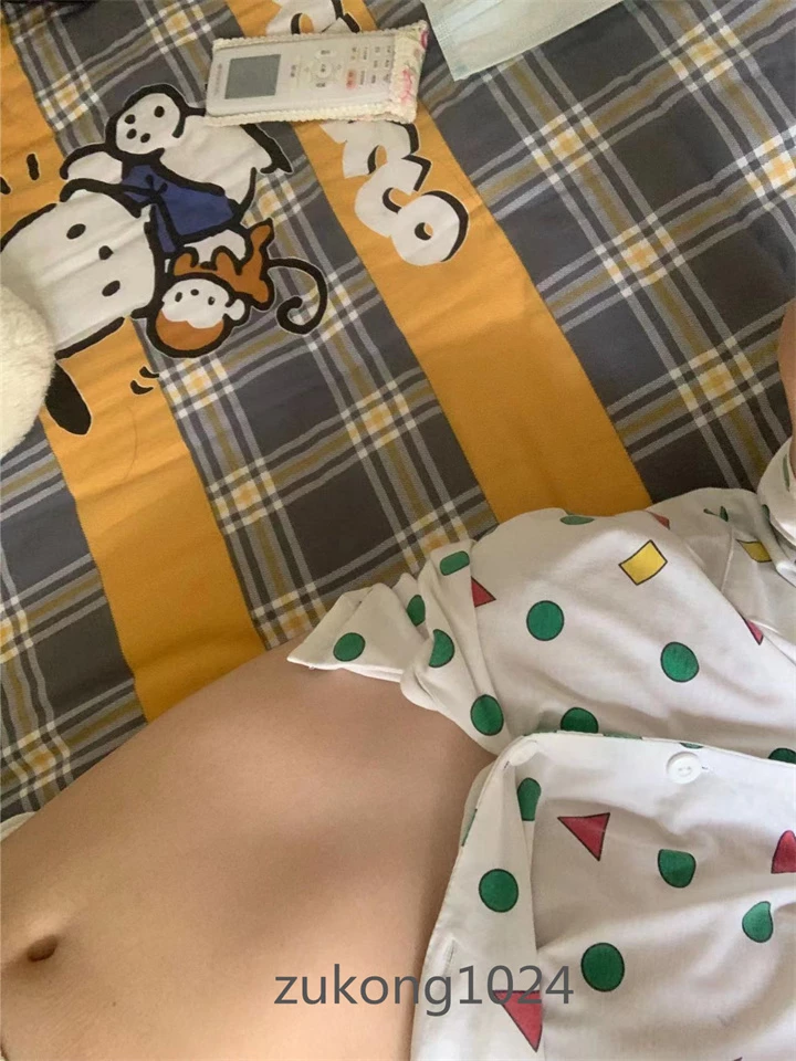 [原创][足控淫妻社]荆州学生妹子的各种自拍 姿势虽然单一 但是看得出来很努力很用心[27P]