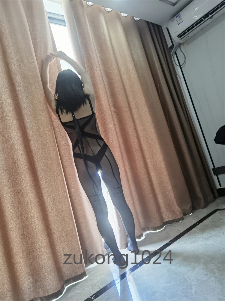 [原创][足控淫妻社]海南风景秀美 人妻窗边秀腿 开房推门硬怼 狗链肛塞淫水[28P]