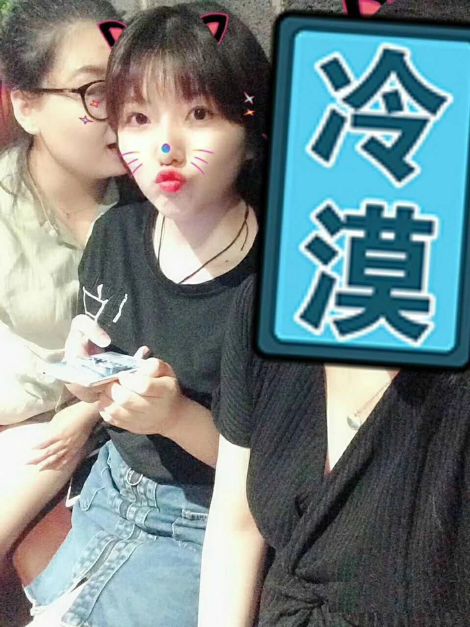 短发美女修长的美腿，圆润的屁股，简直太可人了[19P]