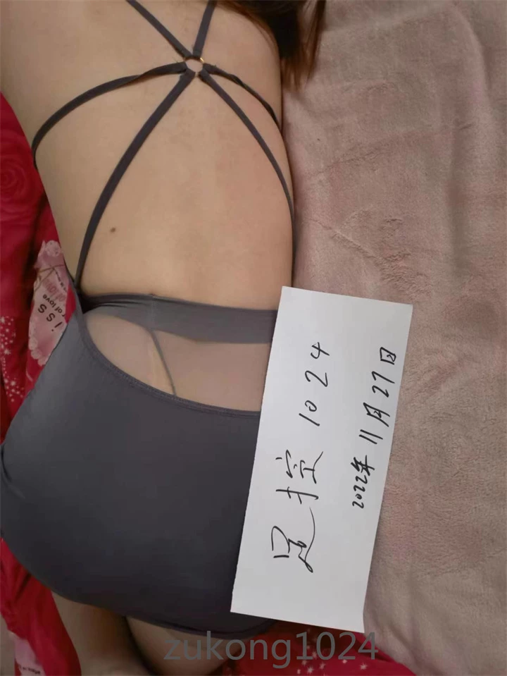 [原创][足控淫妻社]山东济宁 骚逼的同事有没有玩 名字叫刘浩 骚逼看上同事了 看到回复哦[15P]