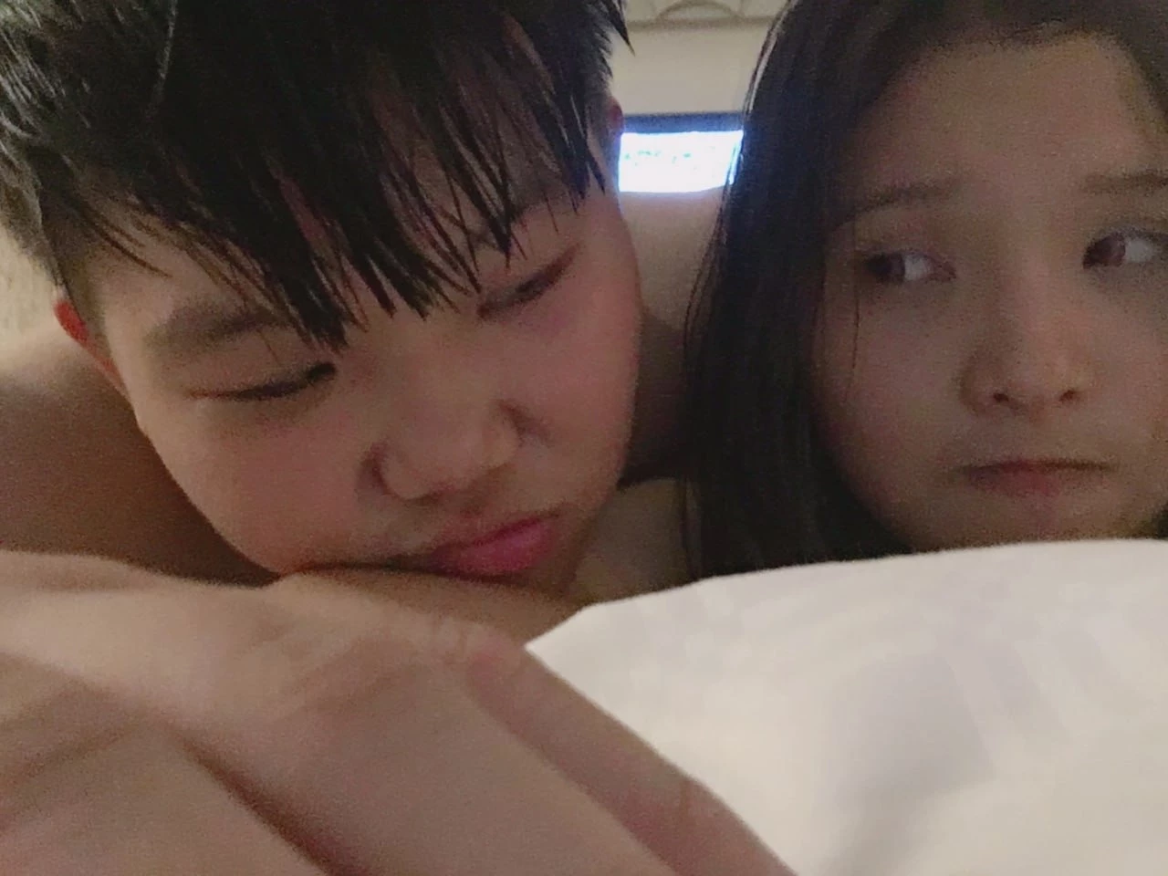 一对骚男女的自拍[10P]