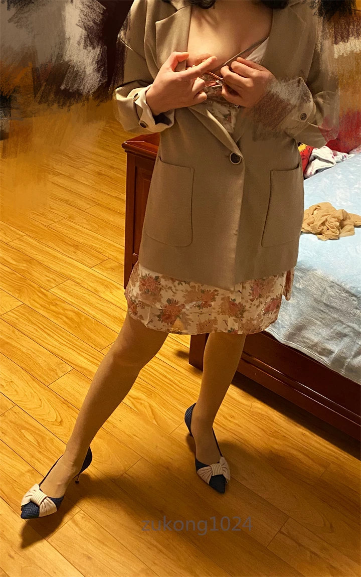 [原创][足控淫妻社]偷闺蜜的丝袜套在老公的鸡巴上增加情趣 老师也太会玩了吧[20P]