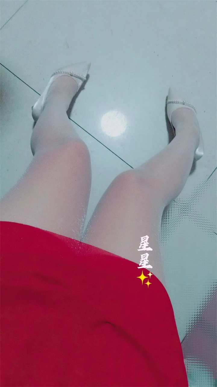 [原创][足控淫妻社]当你有一个不会拍照的老公 相机又加了美颜[16P]