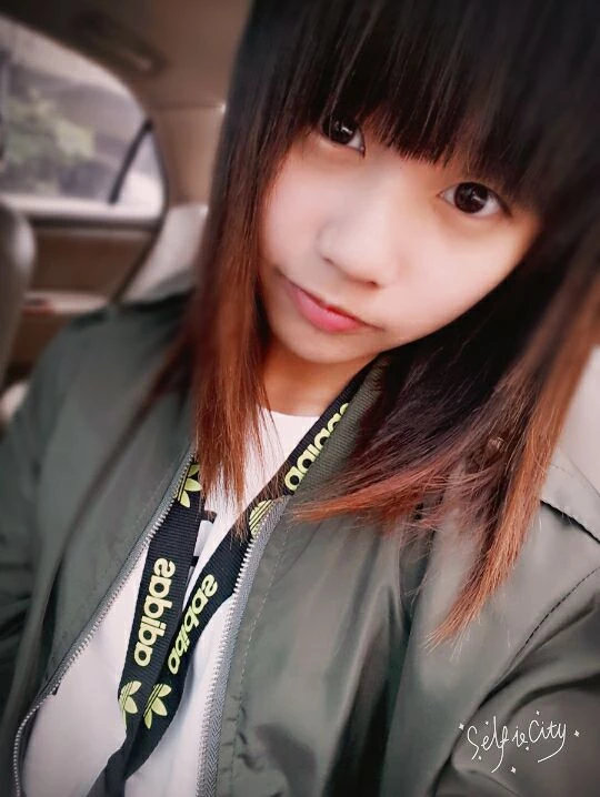 身材真好，小穴粉嫩，特别喜欢女孩光溜溜的下身，好性感[21P]
