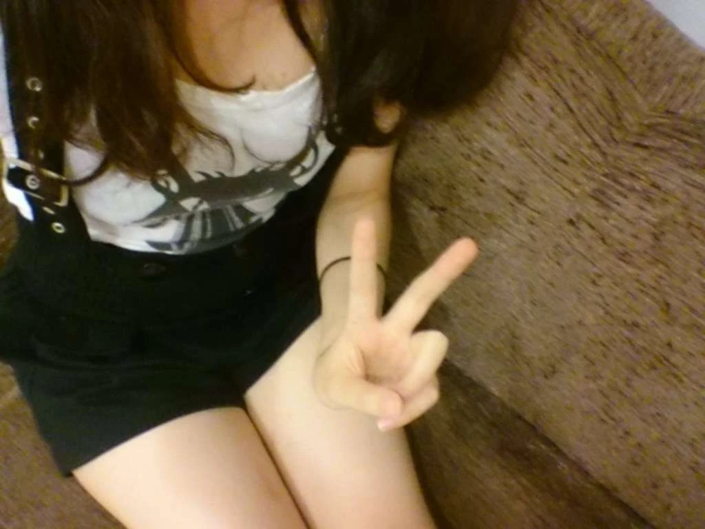 美少女还是处女哦！生理前想男生自拍摄的一些照片[17P]