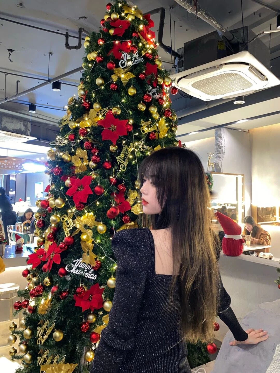 丰胸肥臀的女子[10P]