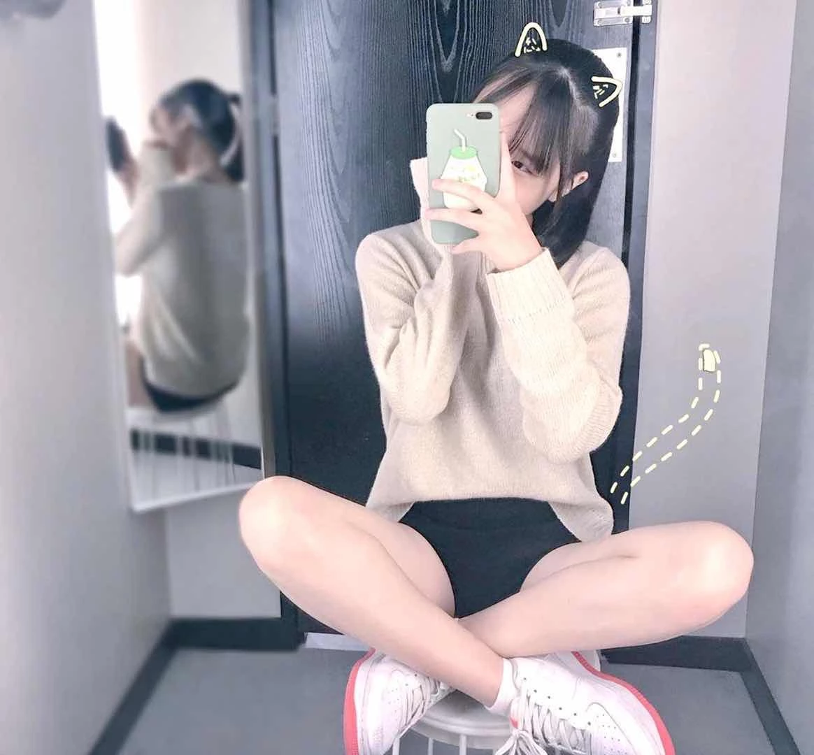 这个小妞身材肥而不腻，皮肤白里透粉，BB性感粉嫩[17P]