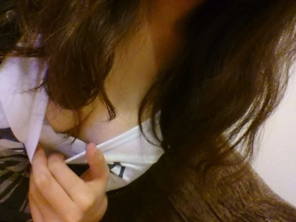 美少女还是处女哦！生理前想男生自拍摄的一些照片[17P]