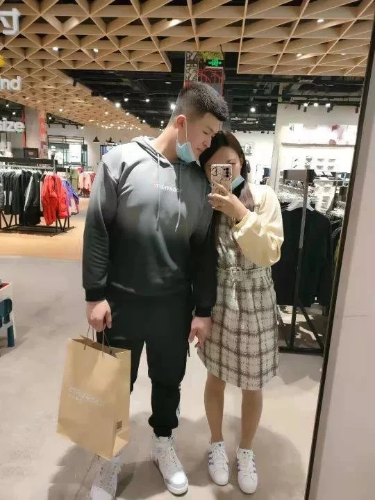 这个人妻绝对是个极品骚狐狸，肯定非常尽兴。而且花样很多[17P]